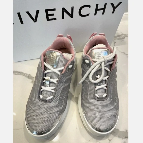 Givenchy Womens Giv 1 Metallic Runner Sneakers Silver $950 (Runs Small)